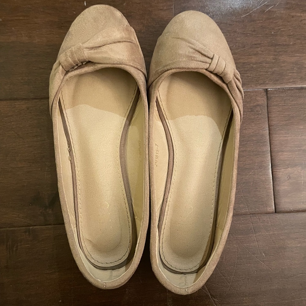 Suede beige/tan flats